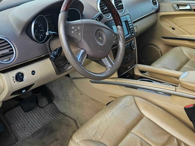 Мерседес ГЛ-класс 2007 в Киеве на Automoto.ua Черный Мерседес ГЛ-класс, объемом двигателя 4.7 л и пробегом 383 тыс. км за 8900 $, фото 9 на Automoto.ua