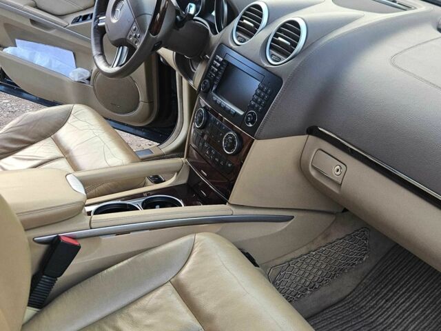 Мерседес ГЛ-класс 2007 в Киеве на Automoto.ua Черный Мерседес ГЛ-класс, объемом двигателя 4.7 л и пробегом 383 тыс. км за 8900 $, фото 15 на Automoto.ua