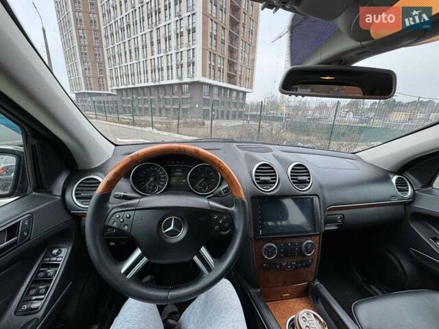 Черный Мерседес ГЛ-класс, объемом двигателя 5.46 л и пробегом 303 тыс. км за 15000 $, фото 15 на Automoto.ua