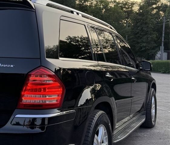 Черный Мерседес ГЛ-класс, объемом двигателя 4.7 л и пробегом 250 тыс. км за 12000 $, фото 10 на Automoto.ua