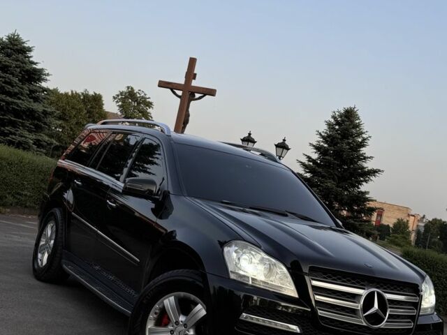 Черный Мерседес ГЛ-класс, объемом двигателя 4.7 л и пробегом 250 тыс. км за 12000 $, фото 17 на Automoto.ua