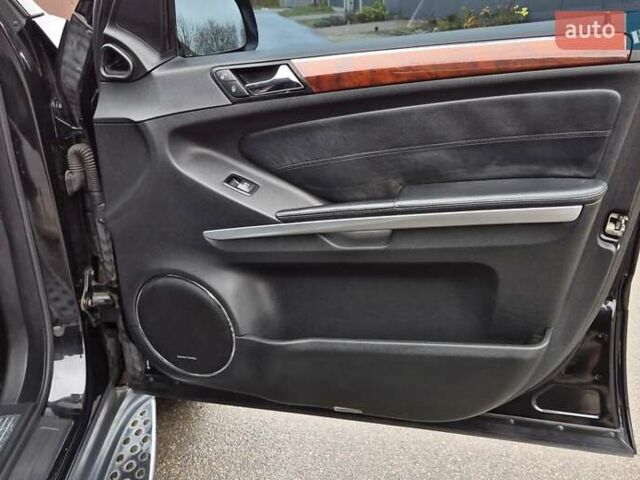 Чорний Мерседес ГЛ-Клас, об'ємом двигуна 5.46 л та пробігом 226 тис. км за 11600 $, фото 23 на Automoto.ua