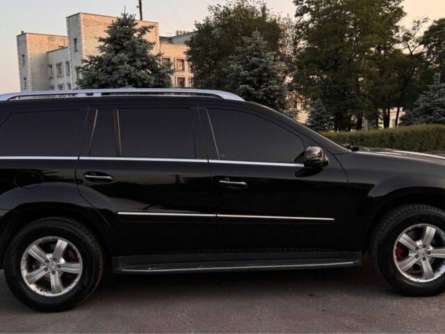 Черный Мерседес ГЛ-класс, объемом двигателя 4.7 л и пробегом 250 тыс. км за 12000 $, фото 9 на Automoto.ua