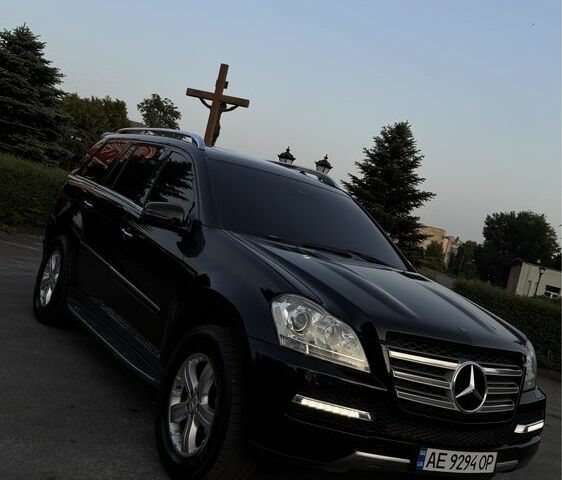 Черный Мерседес ГЛ-класс, объемом двигателя 4.7 л и пробегом 250 тыс. км за 12000 $, фото 15 на Automoto.ua