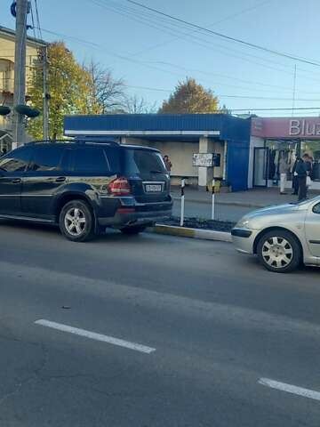 Мерседес ГЛ-класс 2006 в Киеве на Automoto.ua Черный Мерседес ГЛ-класс, объемом двигателя 4.66 л и пробегом 155 тыс. км за 12400 $, фото 1 на Automoto.ua