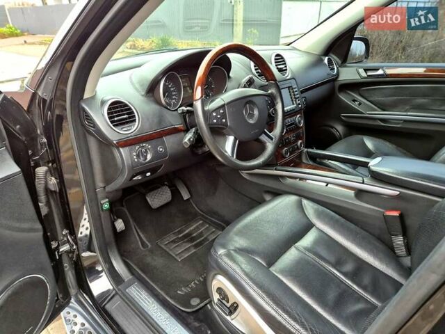 Чорний Мерседес ГЛ-Клас, об'ємом двигуна 5.46 л та пробігом 226 тис. км за 11600 $, фото 15 на Automoto.ua