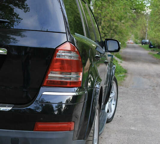 Черный Мерседес ГЛ-класс, объемом двигателя 5.46 л и пробегом 237 тыс. км за 14000 $, фото 3 на Automoto.ua