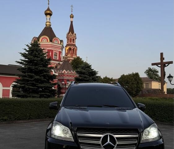 Черный Мерседес ГЛ-класс, объемом двигателя 4.7 л и пробегом 250 тыс. км за 12000 $, фото 3 на Automoto.ua