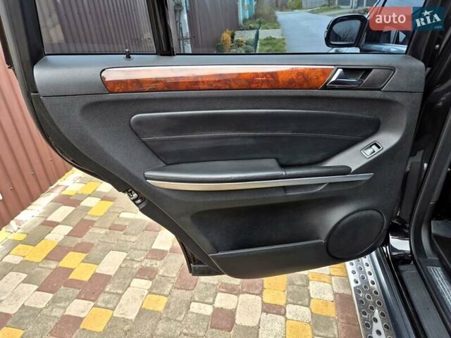 Чорний Мерседес ГЛ-Клас, об'ємом двигуна 5.46 л та пробігом 226 тис. км за 11600 $, фото 16 на Automoto.ua