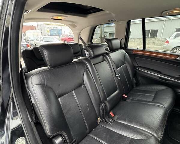 Черный Мерседес ГЛ-класс, объемом двигателя 5.46 л и пробегом 303 тыс. км за 15000 $, фото 9 на Automoto.ua