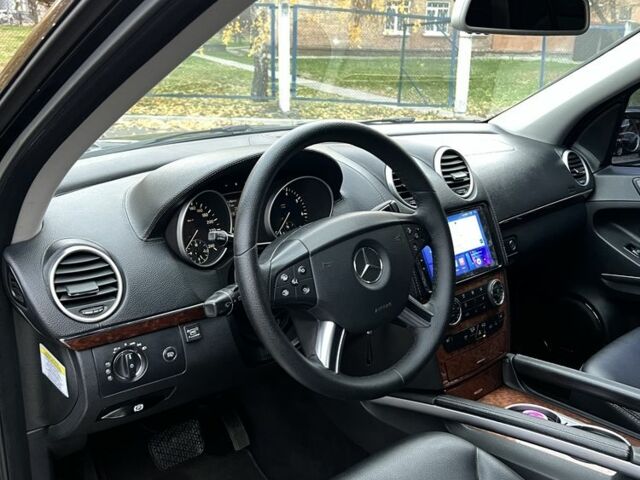 Черный Мерседес ГЛ-класс, объемом двигателя 4.7 л и пробегом 322 тыс. км за 7500 $, фото 4 на Automoto.ua