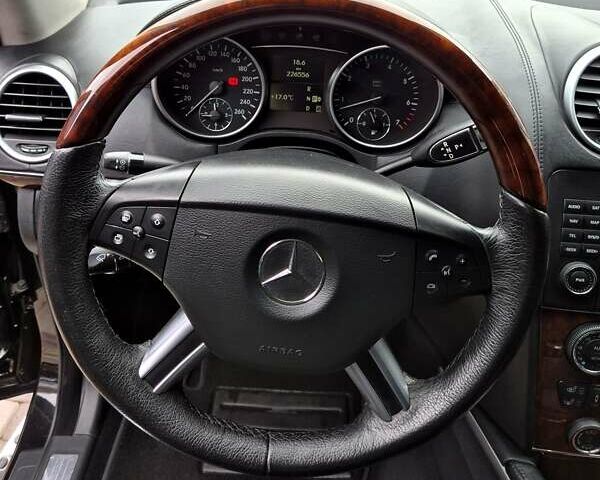 Чорний Мерседес ГЛ-Клас, об'ємом двигуна 5.46 л та пробігом 226 тис. км за 11600 $, фото 29 на Automoto.ua