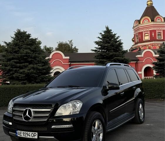 Черный Мерседес ГЛ-класс, объемом двигателя 4.7 л и пробегом 250 тыс. км за 12000 $, фото 2 на Automoto.ua