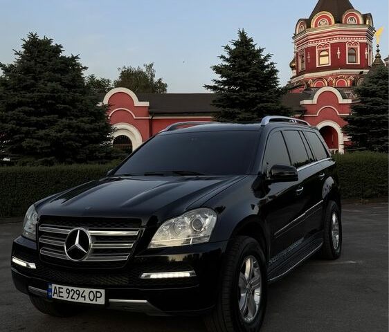 Черный Мерседес ГЛ-класс, объемом двигателя 4.7 л и пробегом 250 тыс. км за 12000 $, фото 5 на Automoto.ua