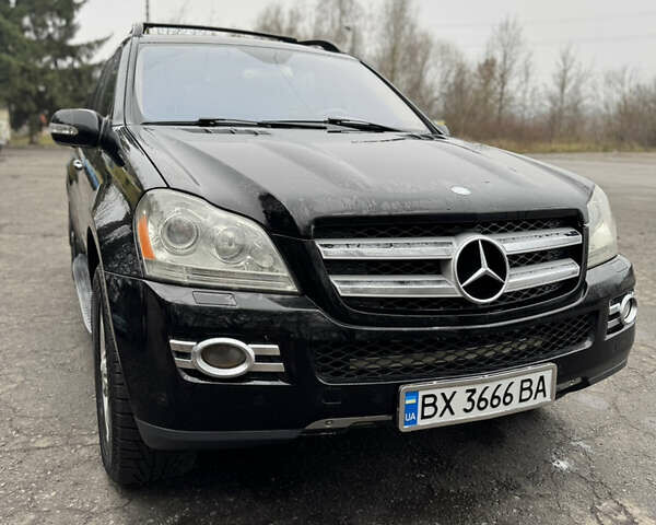 Черный Мерседес ГЛ-класс, объемом двигателя 4.66 л и пробегом 105 тыс. км за 14500 $, фото 1 на Automoto.ua
