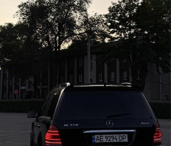 Черный Мерседес ГЛ-класс, объемом двигателя 4.7 л и пробегом 250 тыс. км за 12000 $, фото 11 на Automoto.ua