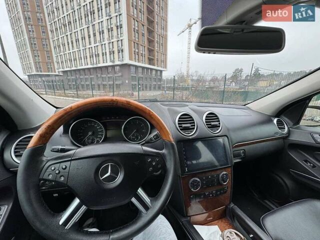 Черный Мерседес ГЛ-класс, объемом двигателя 5.46 л и пробегом 303 тыс. км за 15000 $, фото 13 на Automoto.ua