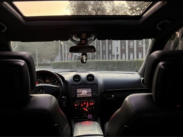 Черный Мерседес ГЛ-класс, объемом двигателя 4.7 л и пробегом 250 тыс. км за 12000 $, фото 18 на Automoto.ua