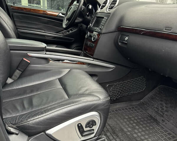 Черный Мерседес ГЛ-класс, объемом двигателя 4.7 л и пробегом 177 тыс. км за 10700 $, фото 30 на Automoto.ua