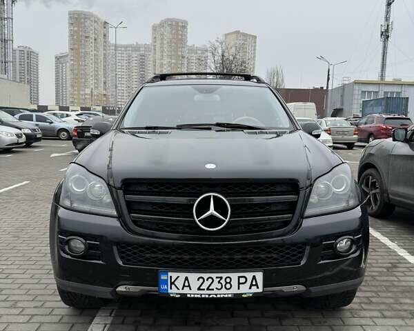 Черный Мерседес ГЛ-класс, объемом двигателя 5.46 л и пробегом 303 тыс. км за 15000 $, фото 1 на Automoto.ua