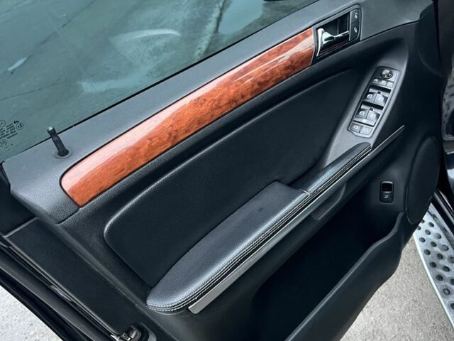 Чорний Мерседес ГЛ-Клас, об'ємом двигуна 5.5 л та пробігом 320 тис. км за 10500 $, фото 7 на Automoto.ua