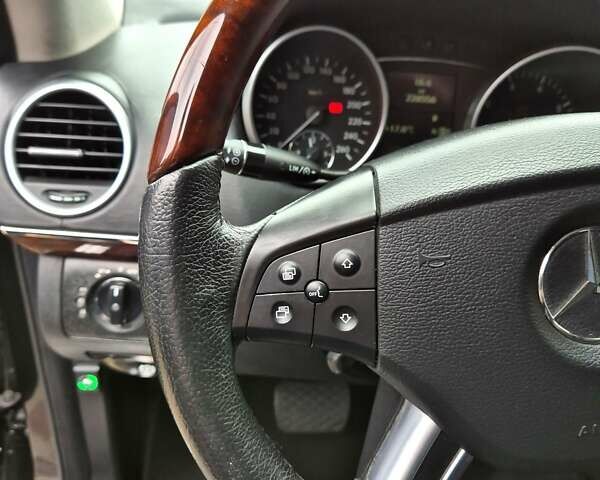 Чорний Мерседес ГЛ-Клас, об'ємом двигуна 5.46 л та пробігом 226 тис. км за 11600 $, фото 38 на Automoto.ua