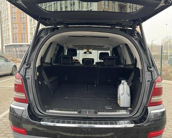 Черный Мерседес ГЛ-класс, объемом двигателя 5.46 л и пробегом 303 тыс. км за 15000 $, фото 7 на Automoto.ua