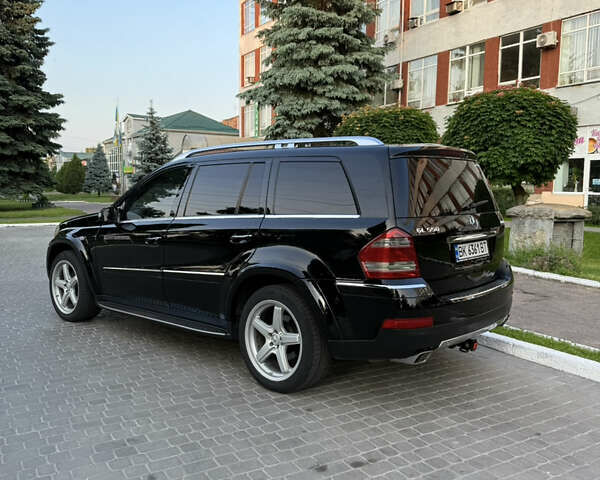 Черный Мерседес ГЛ-класс, объемом двигателя 4.7 л и пробегом 300 тыс. км за 8900 $, фото 1 на Automoto.ua