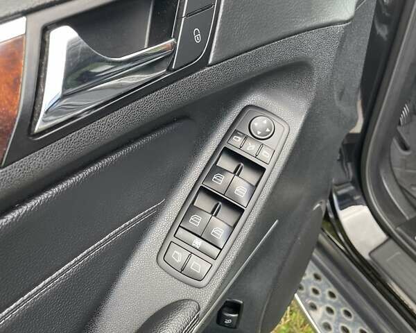 Черный Мерседес ГЛ-класс, объемом двигателя 4.66 л и пробегом 286 тыс. км за 14500 $, фото 15 на Automoto.ua