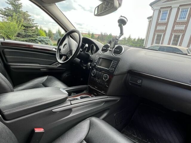 Черный Мерседес ГЛ-класс, объемом двигателя 4.7 л и пробегом 605 тыс. км за 13000 $, фото 12 на Automoto.ua