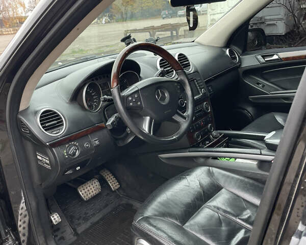 Черный Мерседес ГЛ-класс, объемом двигателя 5.46 л и пробегом 249 тыс. км за 10000 $, фото 6 на Automoto.ua