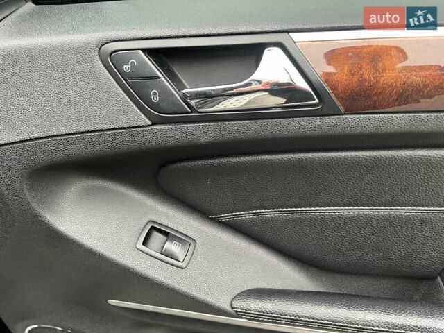 Черный Мерседес ГЛ-класс, объемом двигателя 4.66 л и пробегом 427 тыс. км за 10999 $, фото 23 на Automoto.ua