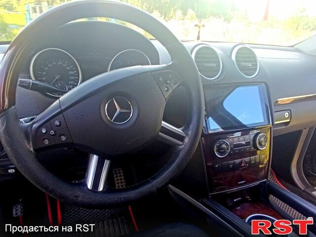 Черный Мерседес ГЛ-класс, объемом двигателя 4.7 л и пробегом 233 тыс. км за 12000 $, фото 4 на Automoto.ua