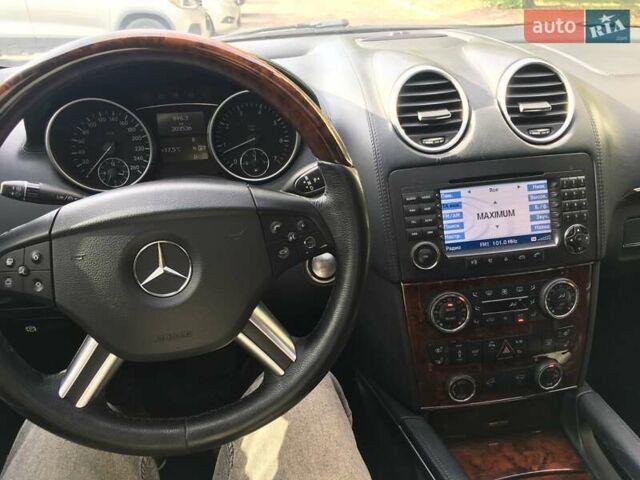 Чорний Мерседес ГЛ-Клас, об'ємом двигуна 5.46 л та пробігом 203 тис. км за 14000 $, фото 4 на Automoto.ua