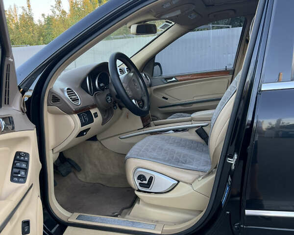 Черный Мерседес ГЛ-класс, объемом двигателя 4.7 л и пробегом 300 тыс. км за 8900 $, фото 18 на Automoto.ua