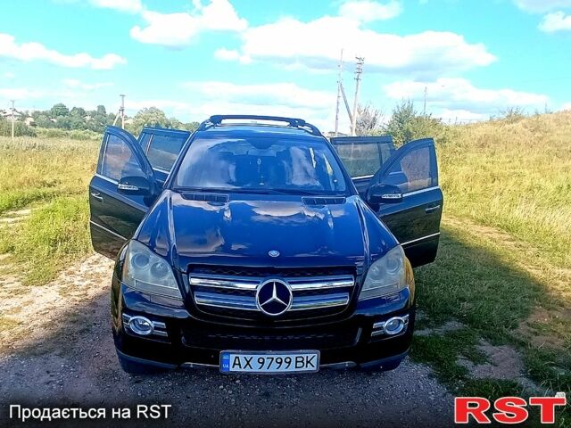 Черный Мерседес ГЛ-класс, объемом двигателя 4.7 л и пробегом 233 тыс. км за 12000 $, фото 2 на Automoto.ua
