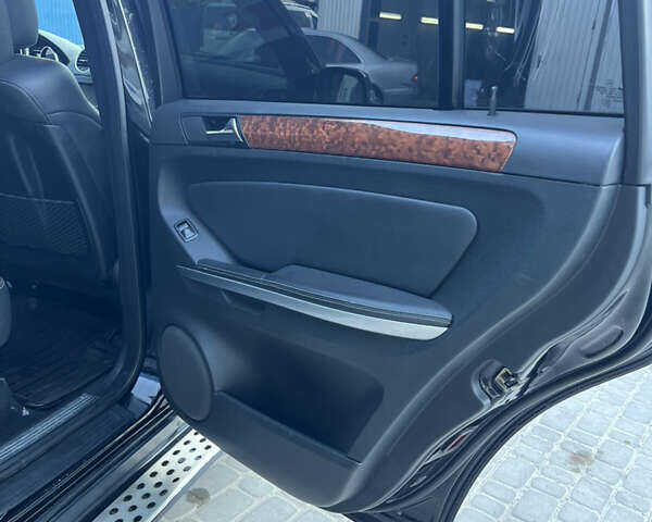 Черный Мерседес ГЛ-класс, объемом двигателя 4.66 л и пробегом 278 тыс. км за 11900 $, фото 20 на Automoto.ua