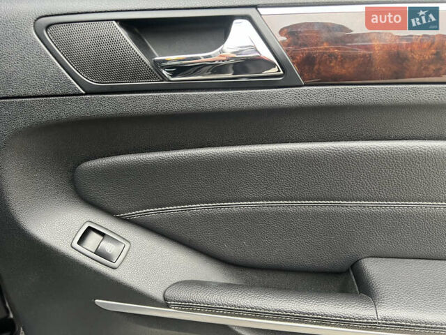 Черный Мерседес ГЛ-класс, объемом двигателя 4.66 л и пробегом 427 тыс. км за 10999 $, фото 20 на Automoto.ua