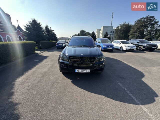 Чорний Мерседес ГЛ-Клас, об'ємом двигуна 4.66 л та пробігом 250 тис. км за 10500 $, фото 8 на Automoto.ua