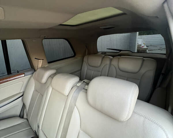 Черный Мерседес ГЛ-класс, объемом двигателя 4.7 л и пробегом 300 тыс. км за 8900 $, фото 25 на Automoto.ua