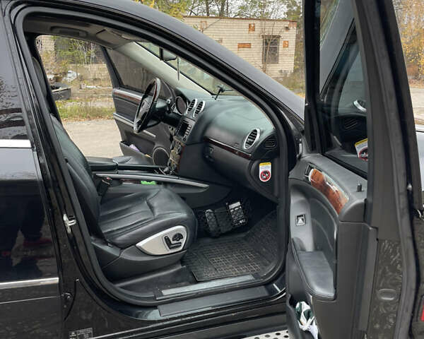 Черный Мерседес ГЛ-класс, объемом двигателя 5.46 л и пробегом 249 тыс. км за 10000 $, фото 11 на Automoto.ua