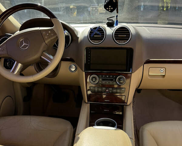 Черный Мерседес ГЛ-класс, объемом двигателя 5.46 л и пробегом 235 тыс. км за 12900 $, фото 15 на Automoto.ua