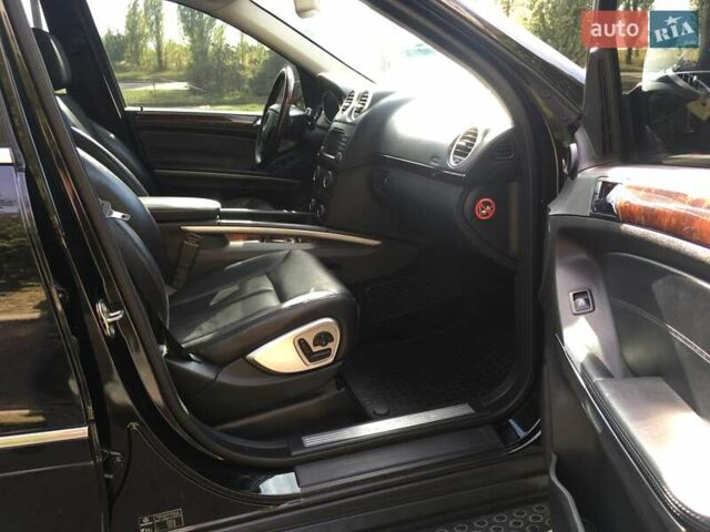 Чорний Мерседес ГЛ-Клас, об'ємом двигуна 5.46 л та пробігом 203 тис. км за 14000 $, фото 9 на Automoto.ua