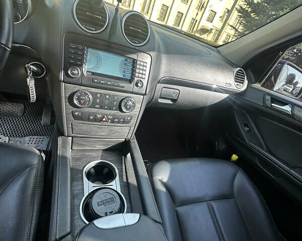 Чорний Мерседес ГЛ-Клас, об'ємом двигуна 4.66 л та пробігом 250 тис. км за 10500 $, фото 22 на Automoto.ua