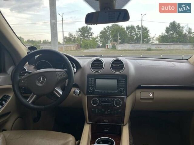 Черный Мерседес ГЛ-класс, объемом двигателя 5.46 л и пробегом 231 тыс. км за 13700 $, фото 11 на Automoto.ua