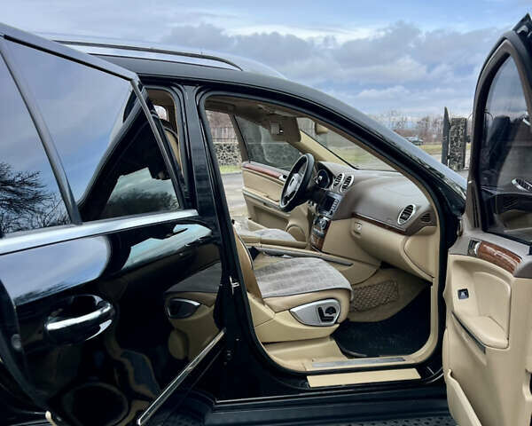 Черный Мерседес ГЛ-класс, объемом двигателя 4.7 л и пробегом 300 тыс. км за 8900 $, фото 19 на Automoto.ua