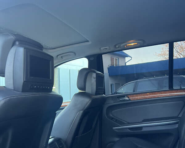 Черный Мерседес ГЛ-класс, объемом двигателя 4.66 л и пробегом 278 тыс. км за 11900 $, фото 10 на Automoto.ua