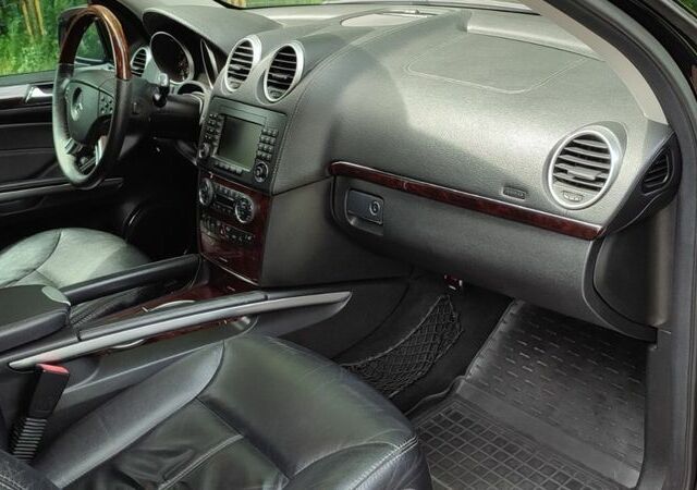 Черный Мерседес ГЛ-класс, объемом двигателя 5.5 л и пробегом 245 тыс. км за 17000 $, фото 22 на Automoto.ua