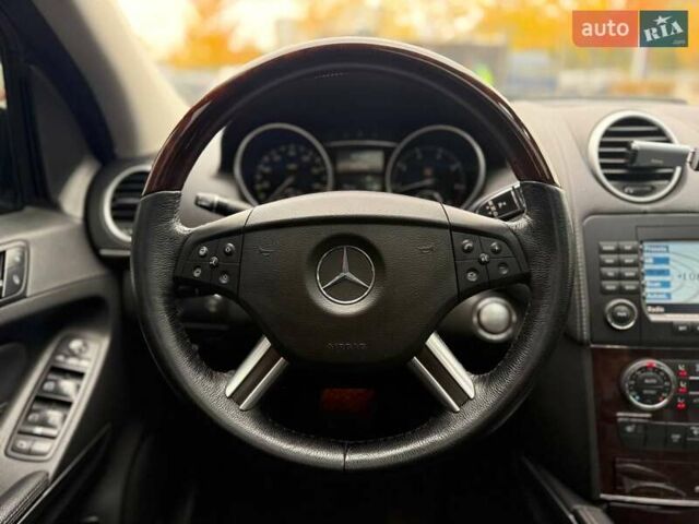 Мерседес ГЛ-класс 2007 в Киеве на Automoto.ua Черный Мерседес ГЛ-класс, объемом двигателя 4.66 л и пробегом 152 тыс. км за 11990 $, фото 18 на Automoto.ua