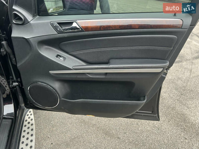 Черный Мерседес ГЛ-класс, объемом двигателя 4.66 л и пробегом 427 тыс. км за 10999 $, фото 22 на Automoto.ua